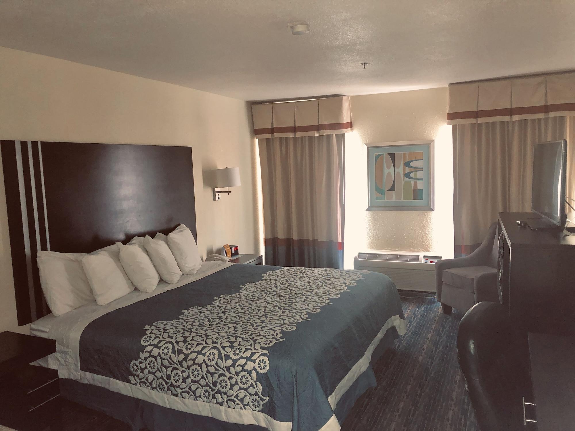 Days Inn By Wyndham Near Seaworld San Antonio Exterior photo